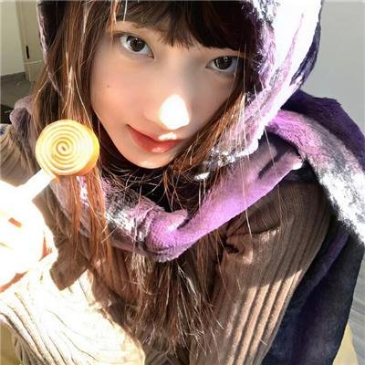 校服的裙摆